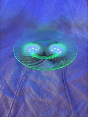 Vintage Uranium Vaseline Glass Nautilus Spiral Plate Bowl UV Reactive H3